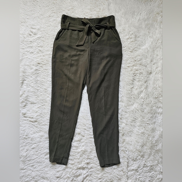 New York & Company Pants - 7th Avenue Design Studio NY&C olive green paper back dress pants size 8